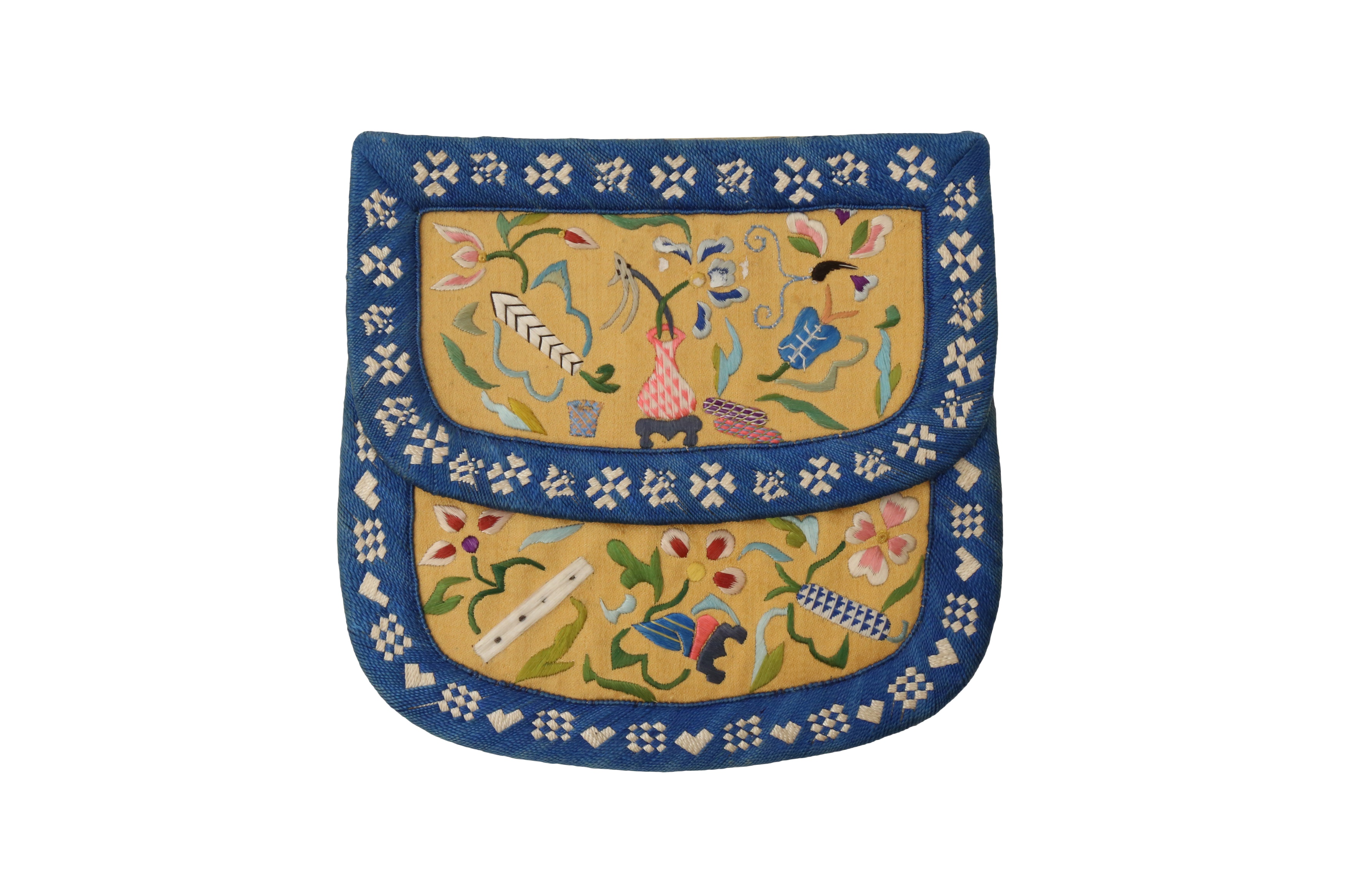 A CHINESE SILK EMBROIDERED PURSE 清十九世紀 絲繡花卉圖紋包 - Image 2 of 10