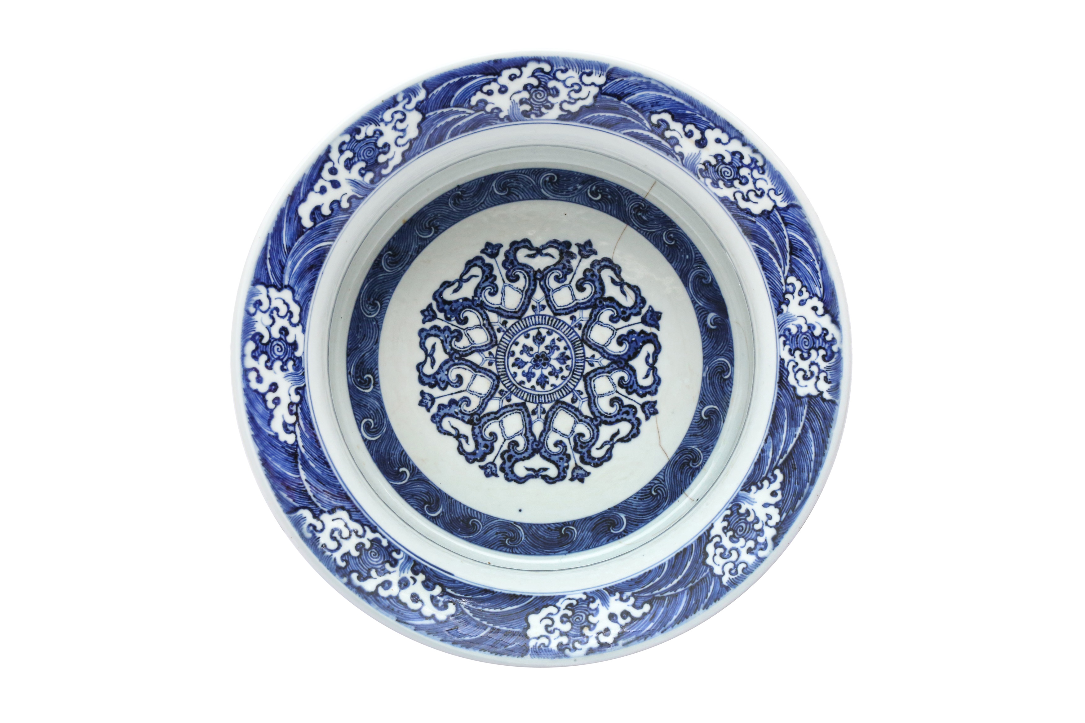 A CHINESE MING-STYLE BLUE AND WHITE 'LOTUS' BASIN 明式青花纏枝蓮紋盆 《大清雍正年製》款 - Image 2 of 14