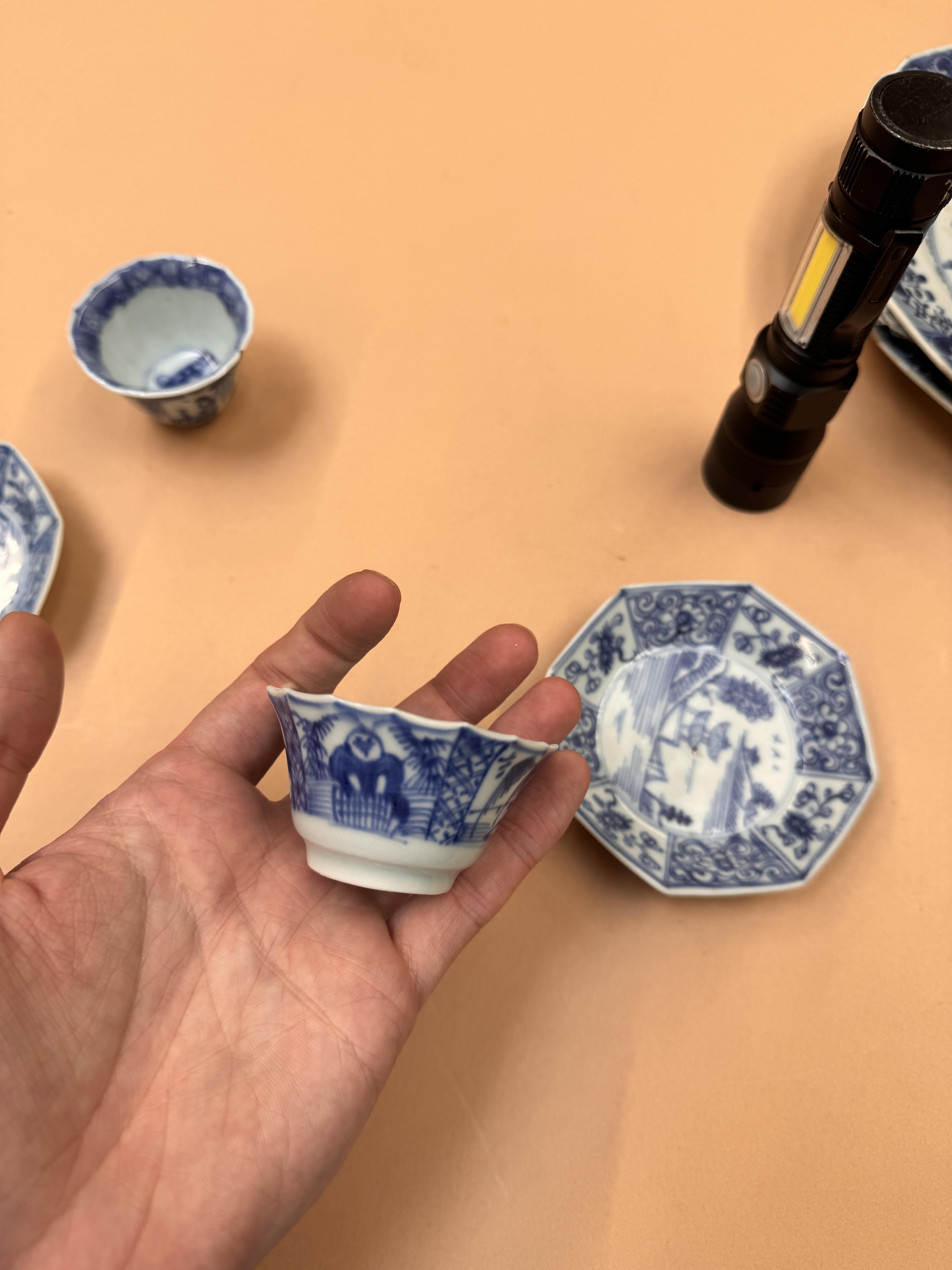 A GROUP OF SMALL CHINESE BLUE AND WHITE DISHES AND CUPS 十八至十九世紀 青花小盤及盃一組 - Image 22 of 23