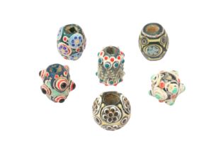 A GROUP OF CHINESE GLASS BEADS 各式玻璃驃珠一組六顆