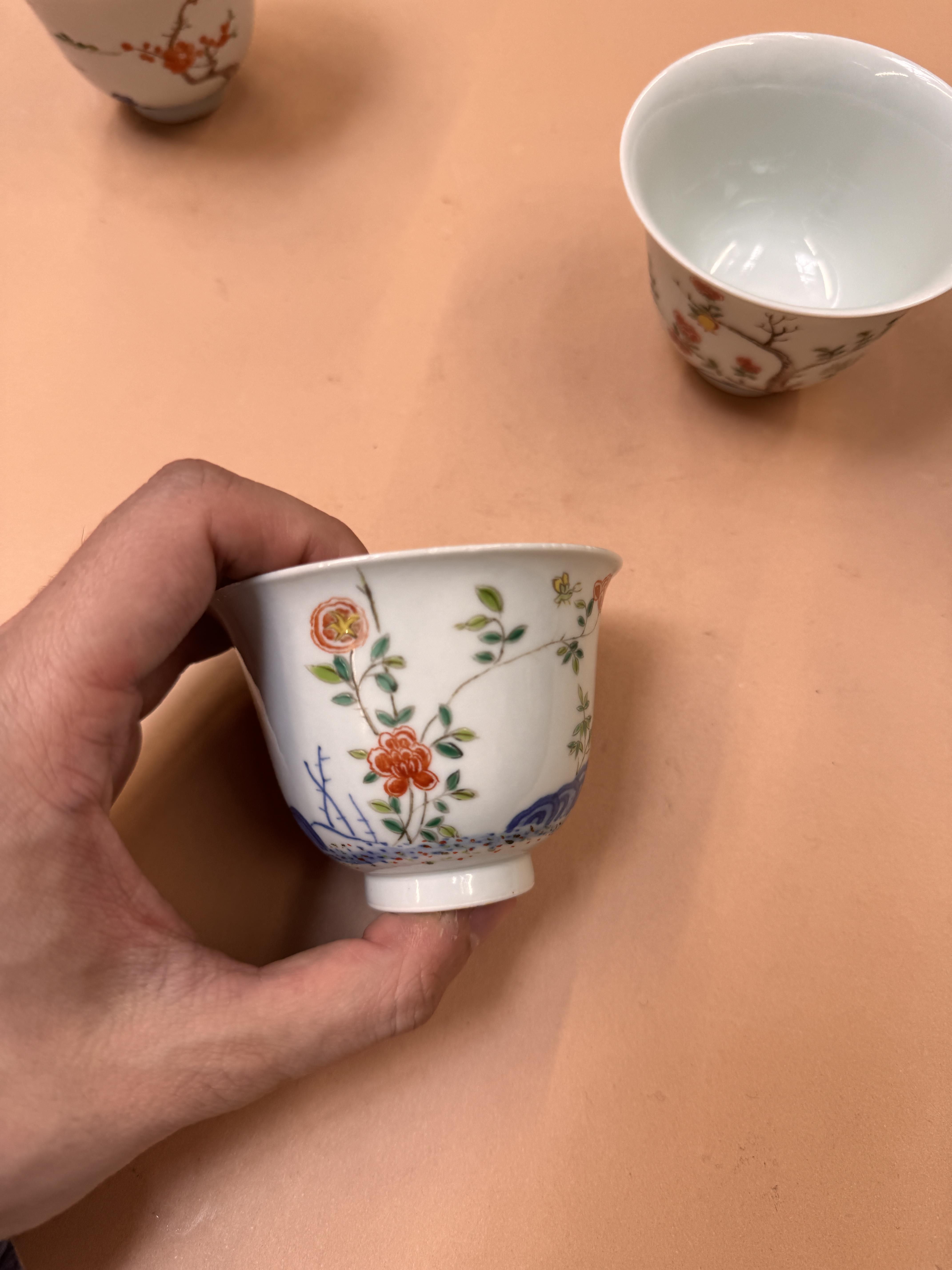 A SET OF CHINESE FAMILLE ROSE 'MONTH' CUPS 二十世紀 粉彩十二花神盃一組 - Image 14 of 16