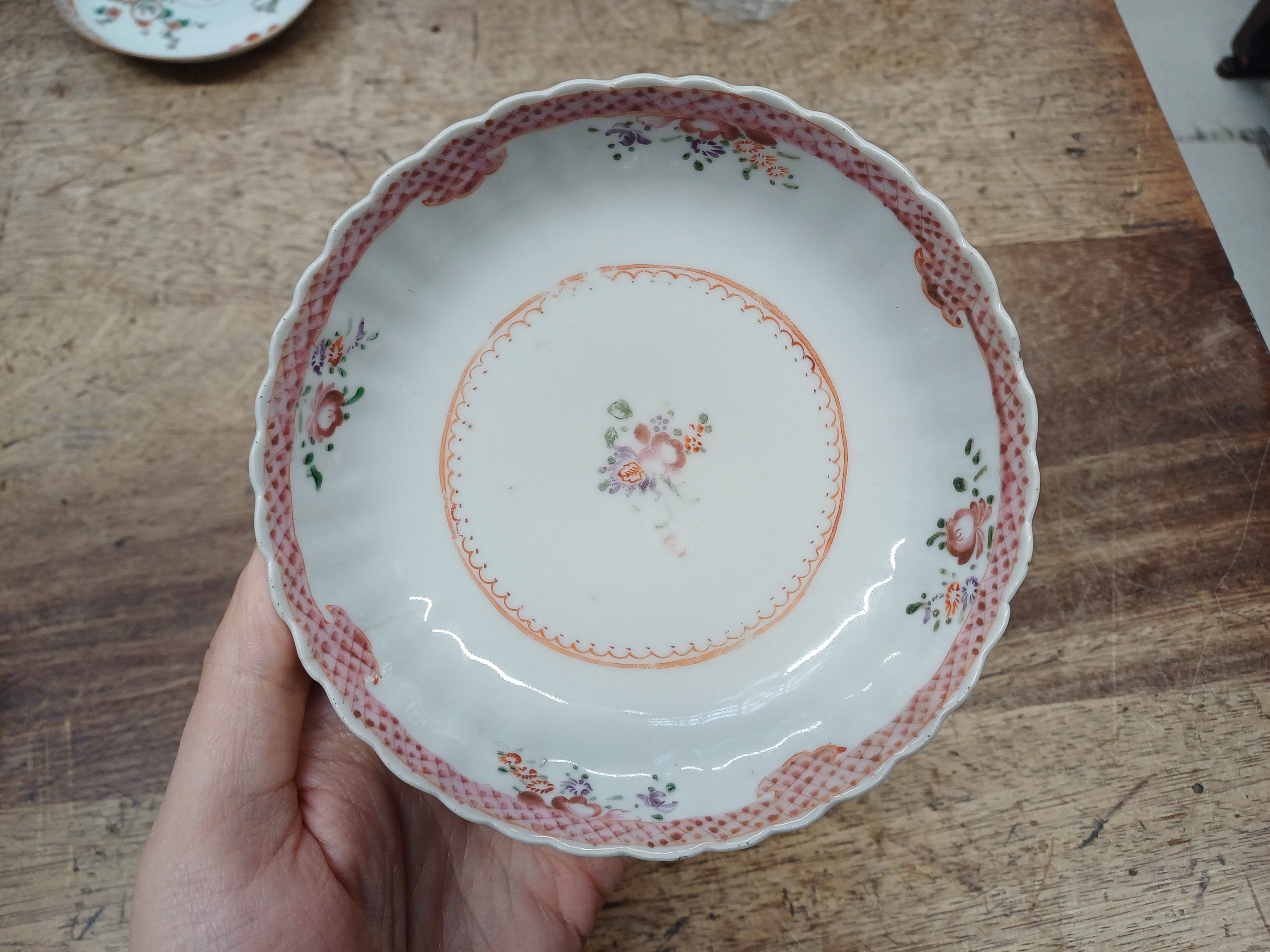 FIVE CHINESE FAMILLE-ROSE CUPS AND TWO SAUCERS 清十八世紀 粉彩杯碟五件 - Image 19 of 21
