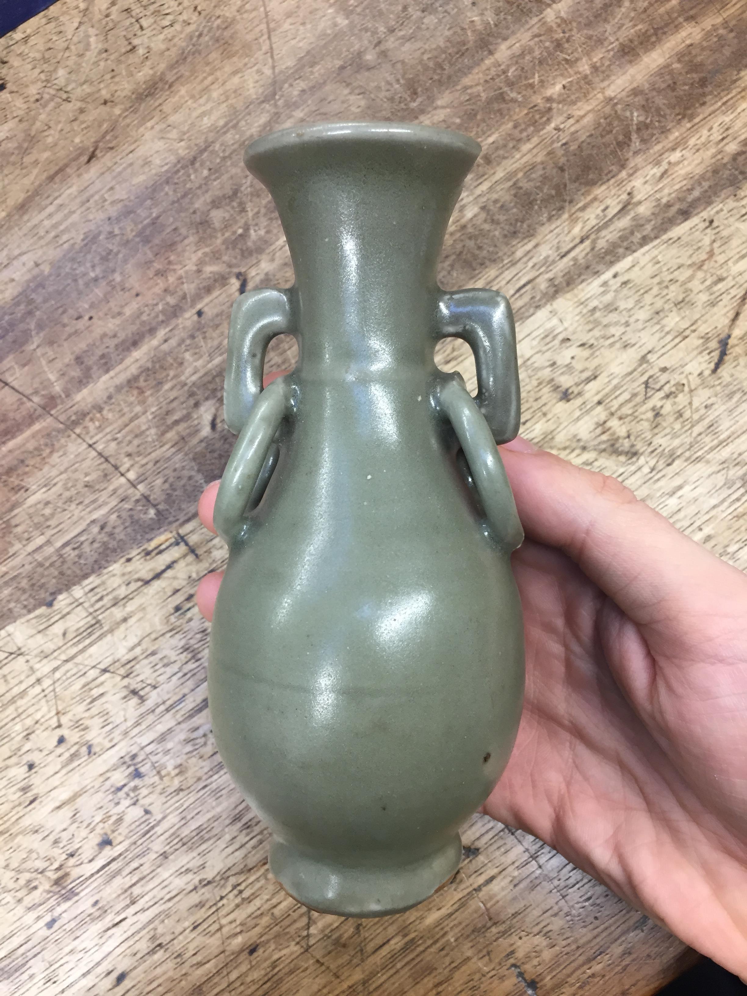 A CHINESE LONGQUAN CELADON-GLAZED TWIN-HANDLED VASE 元 龍泉青釉環耳瓶 - Image 4 of 13