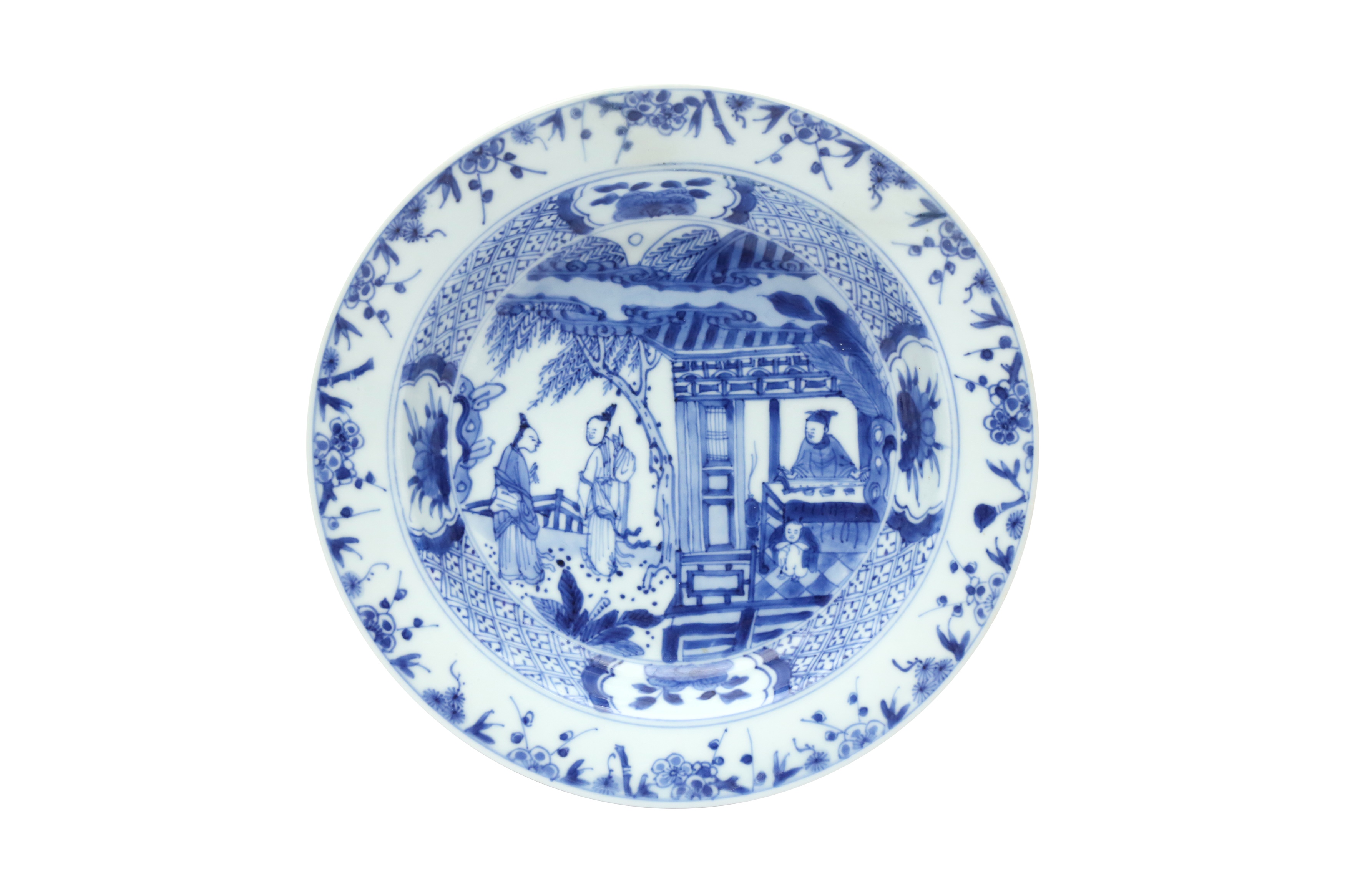 A CHINESE BLUE AND WHITE 'FIGURATIVE' DISH 清十八世紀 青花庭院人物故事圖盤