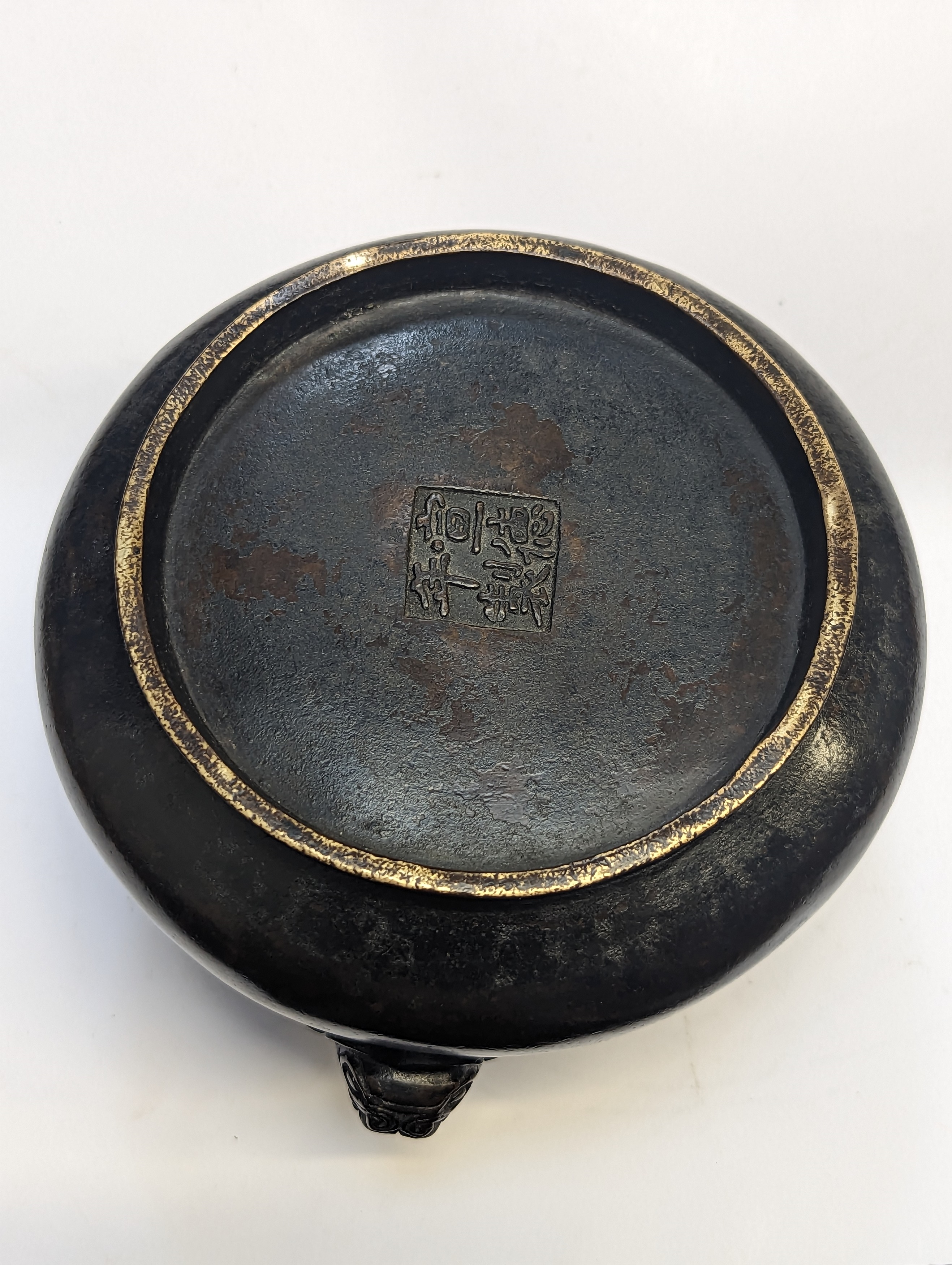 A CHINESE BRONZE INCENSE BURNER 十七世紀 銅香爐 - Image 15 of 15