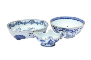 THREE CHINESE BLUE AND WHITE EXPORT PIECES 清十八世紀 外銷青花瓷器三件