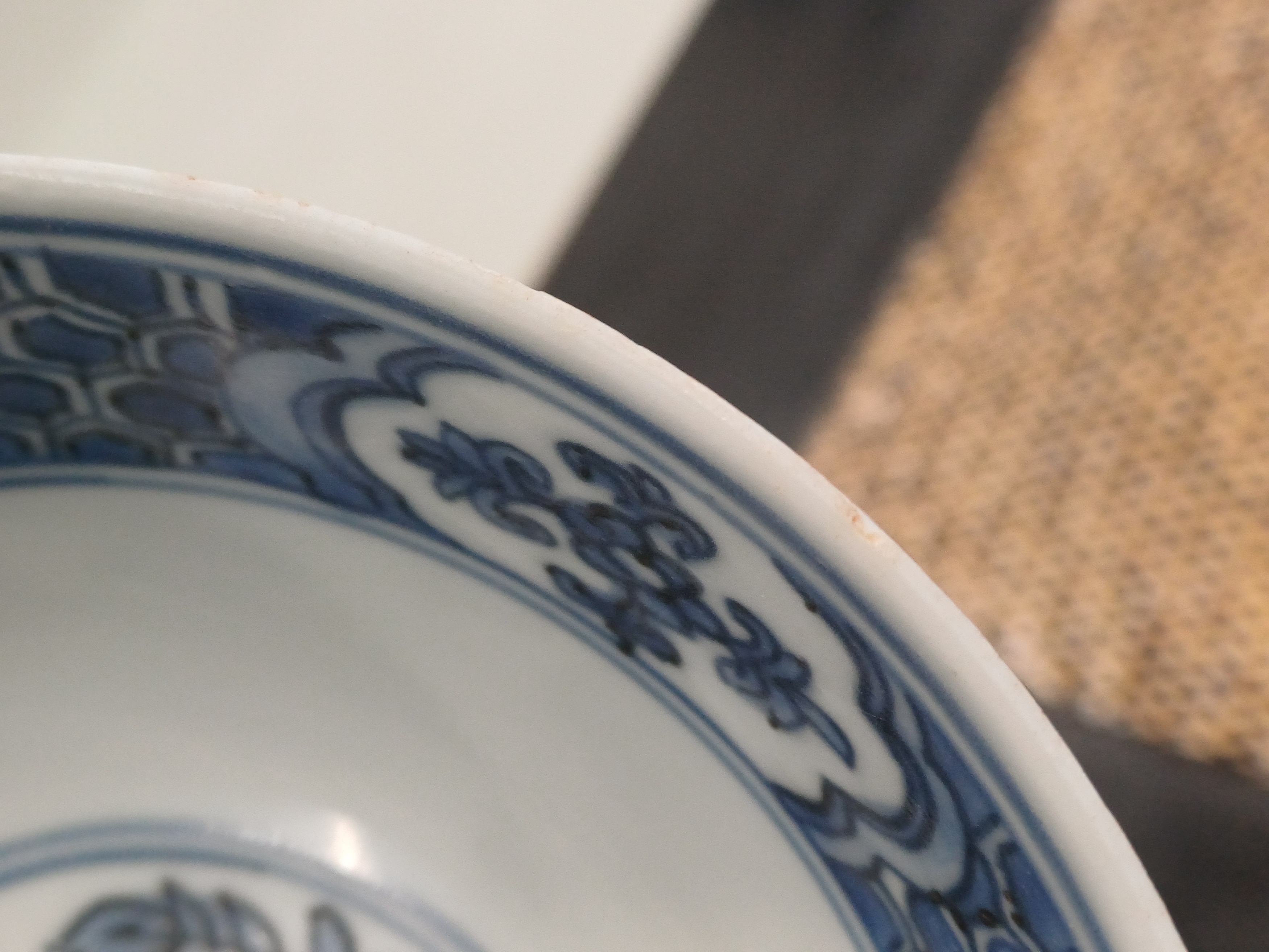 A CHINESE BLUE AND WHITE 'CRANES' BOWL 明 青花鶴紋盌 《福》款 - Image 8 of 11
