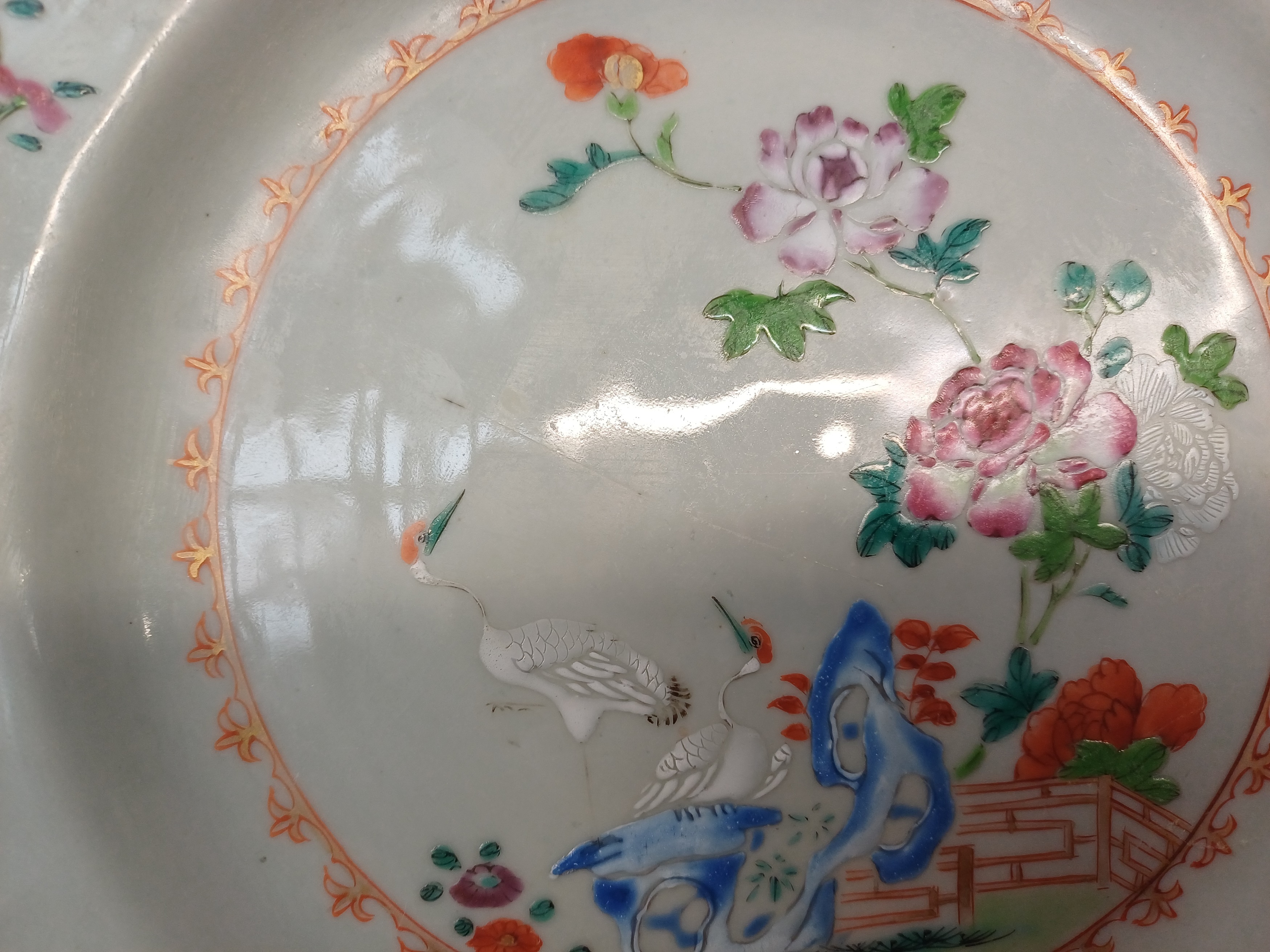 TWO CHINESE EXPORT FAMILLE-ROSE 'CRANES AND BLOSSOMS' DISHES 清十八世紀 外銷粉彩牡丹鶴紋盤兩件 - Image 6 of 15