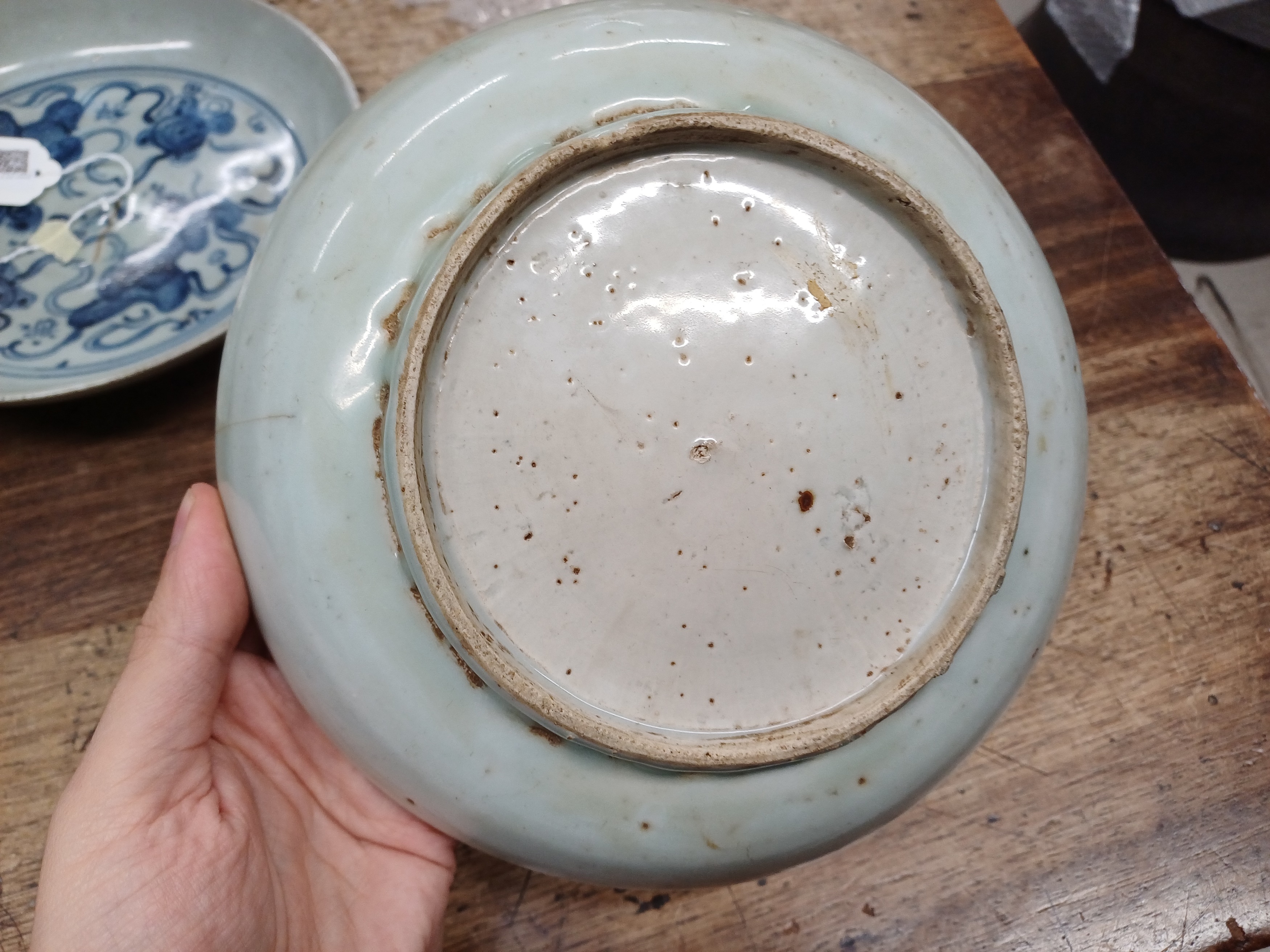 TWO CHINESE BLUE AND WHITE DISHES 明 青花瑞獸紋盤兩件 - Image 5 of 10