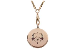 A LOCKET PENDANT NECKLACE