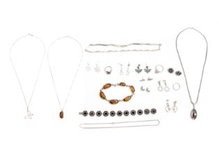 A GROUP OF GOLD, SILVER, AND COSTUME JEWELLERY
