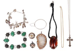 A MIXED GROUP OF SILVER JEWELLERY
