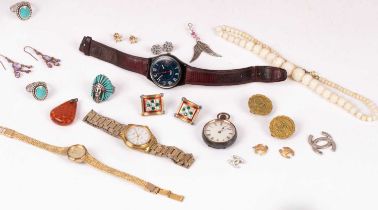 A quantity of costume jewellery