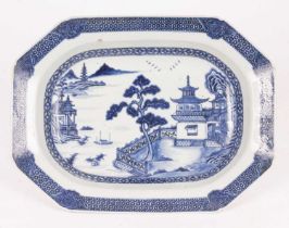 A Chinese export blue and white porcelain meat dish