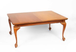 A mahogany extending dining table