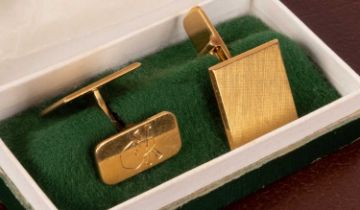 A pair of 18ct gold cufflinks