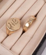 An 18ct gold wedding band