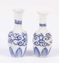 A pair of Vung Tau cargo miniature vases