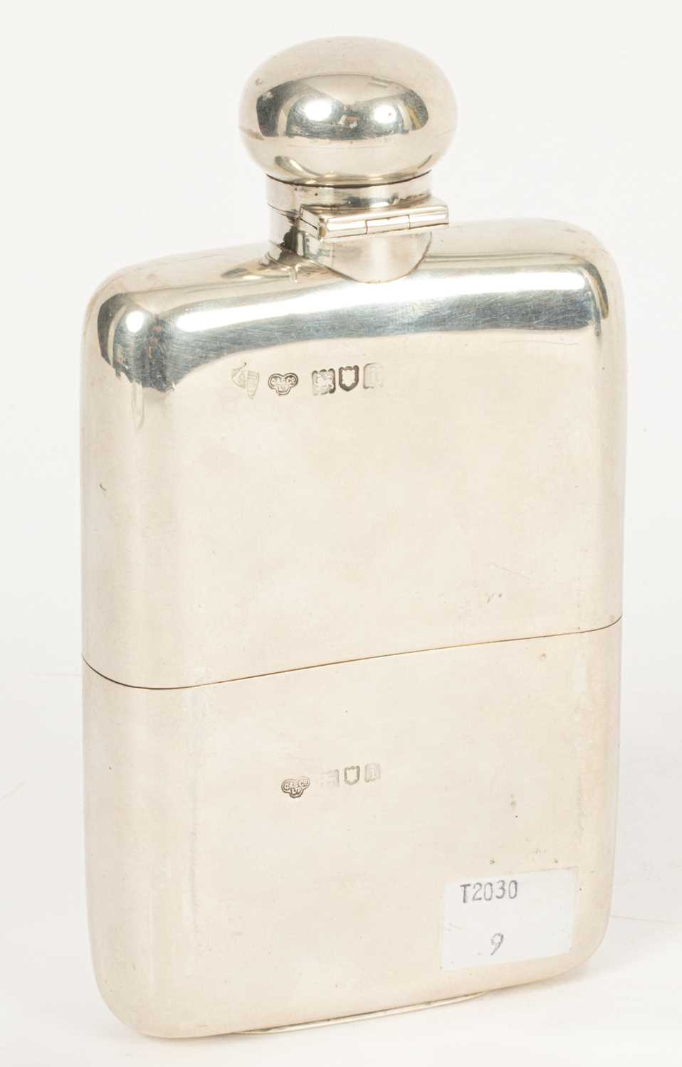 Hunting Interest: An Edwardian silver hip flask - Image 2 of 6