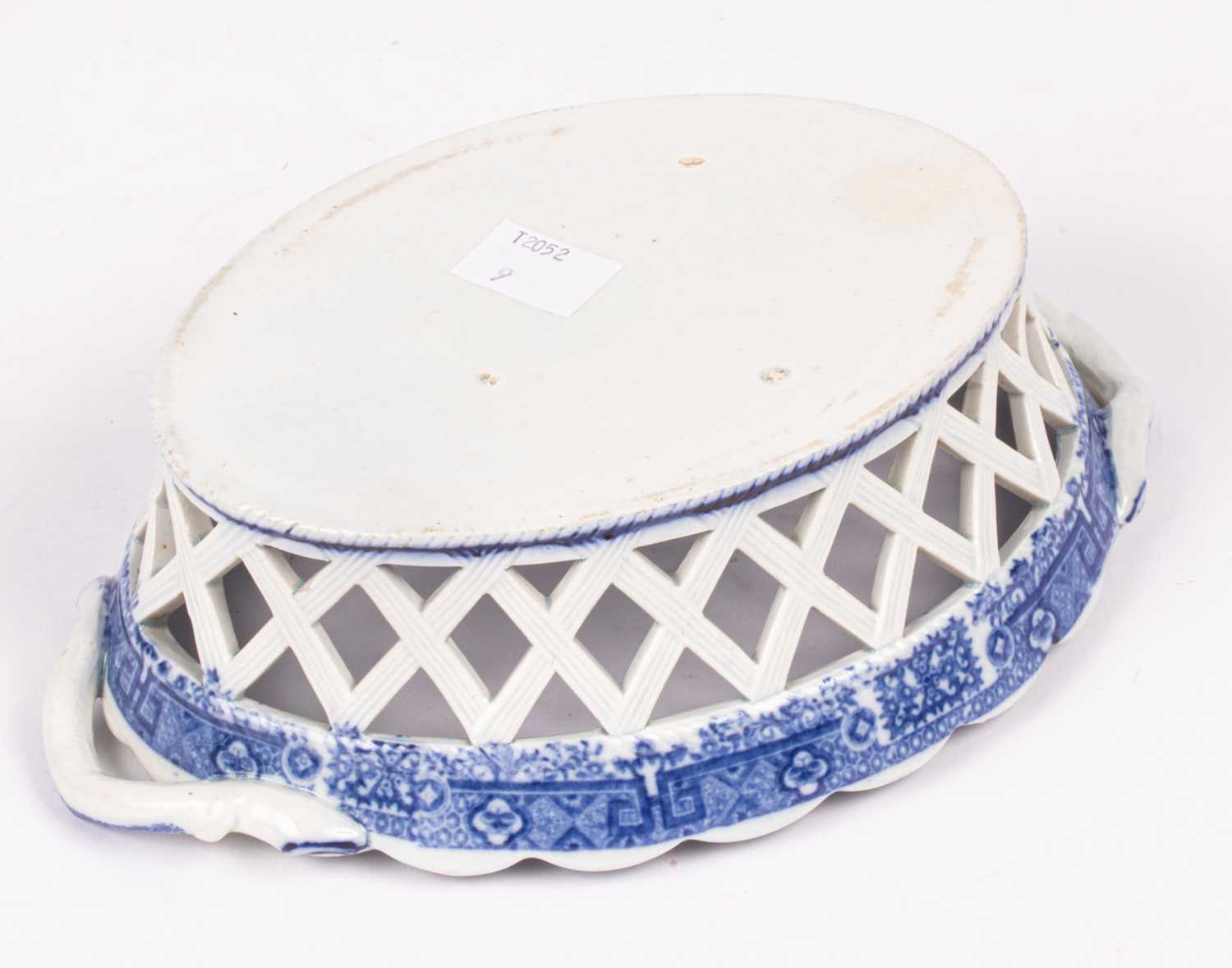 A Caughley blue and white porcelain oval basket - Image 3 of 6