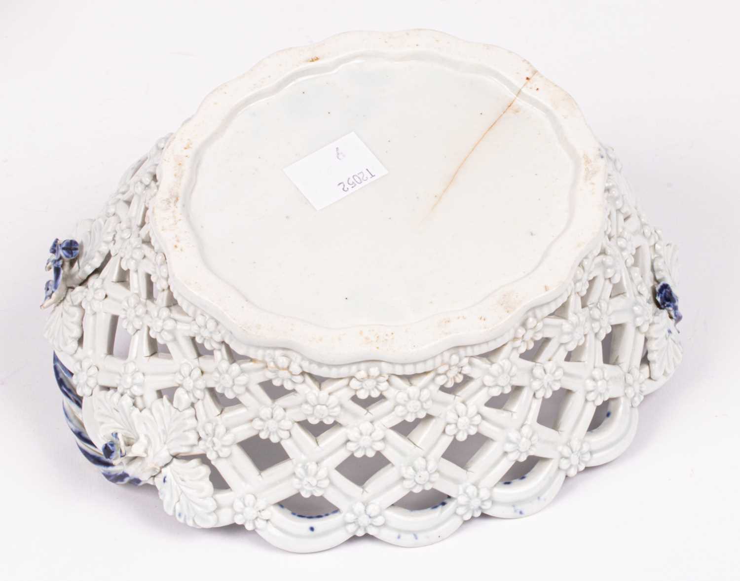 A Caughley blue and white porcelain oval basket - Image 5 of 6
