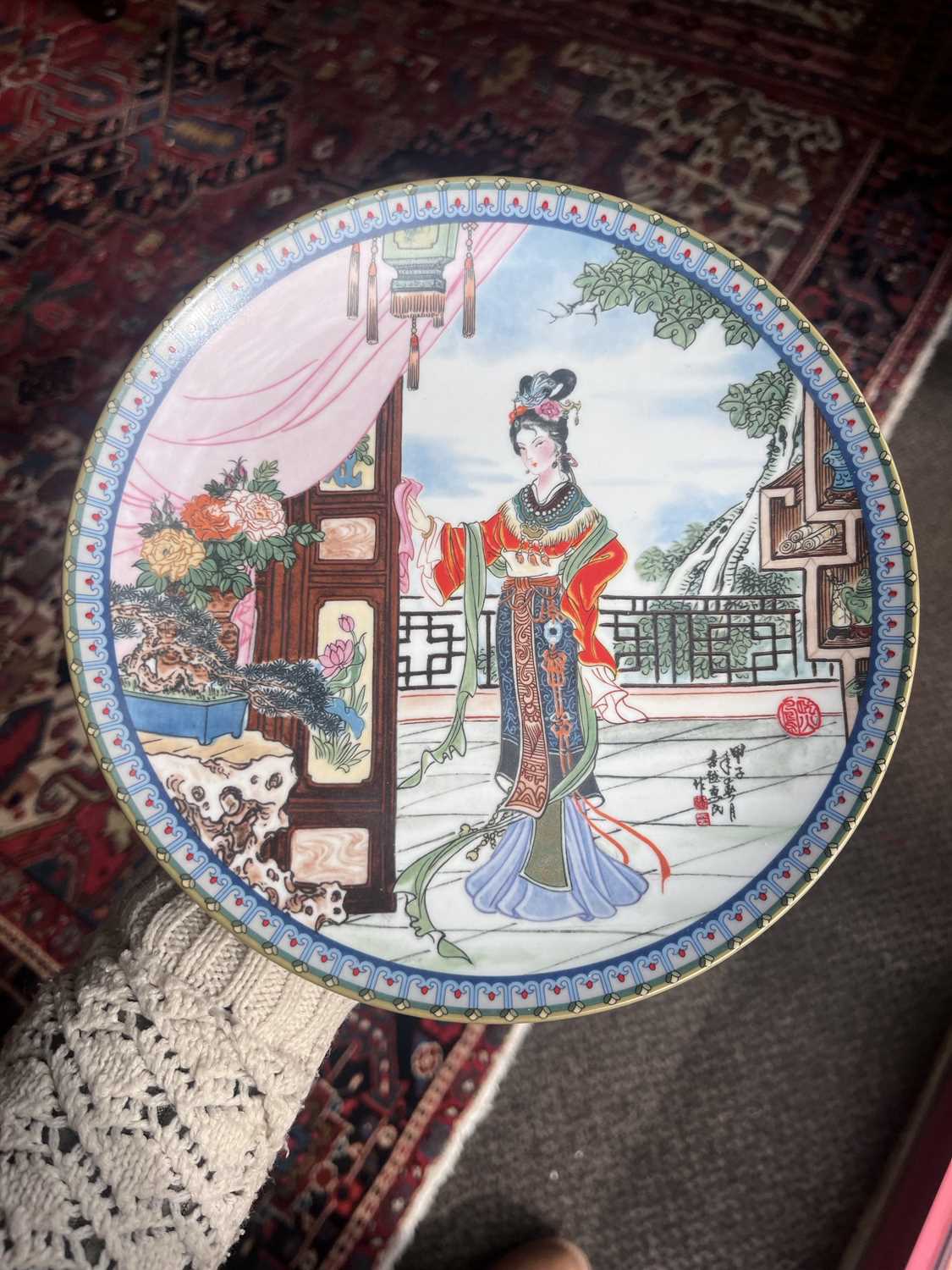 Twelve Chinese cabinet plates - Image 24 of 30