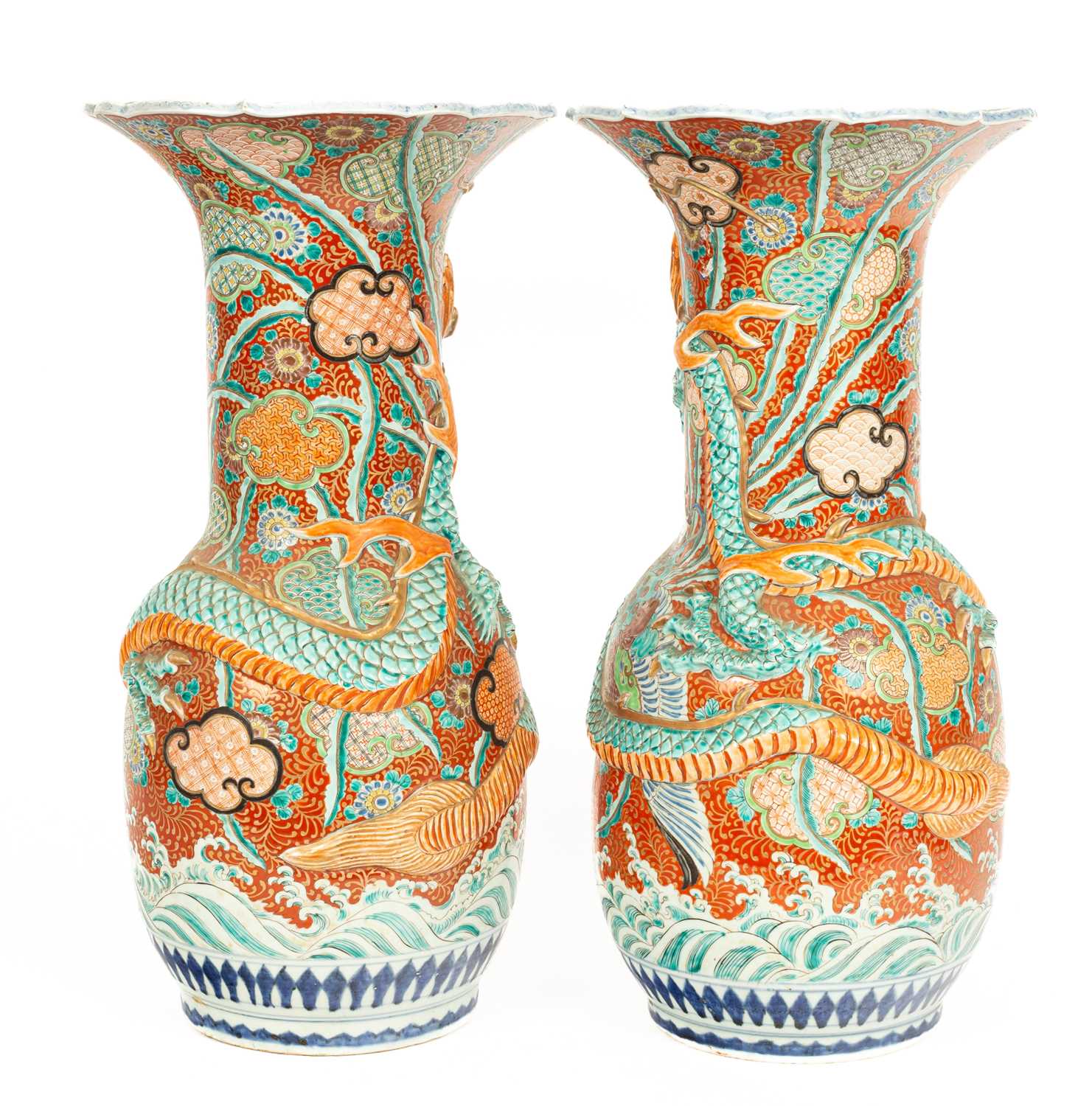 A pair of large Japanese Kutani vases - Image 4 of 10