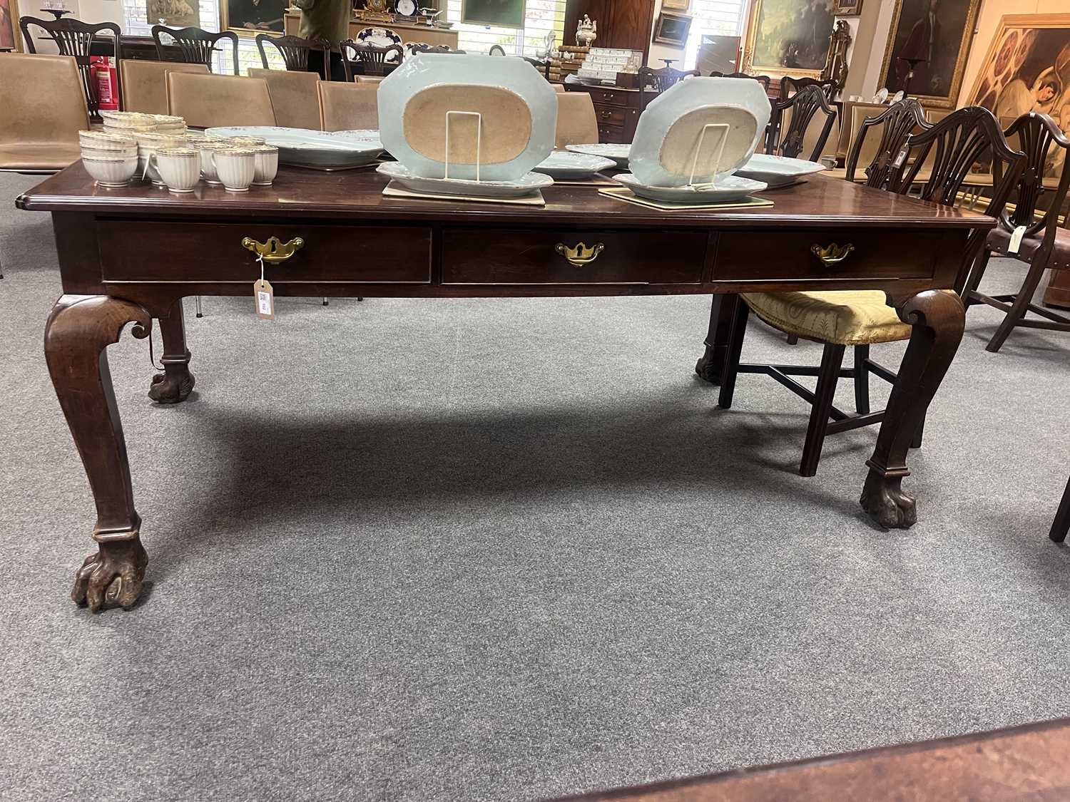 A George II Irish mahogany library table - Image 19 of 23