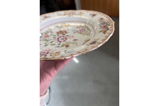 A pair of Chinese famille rose shallow bowls - Image 15 of 18