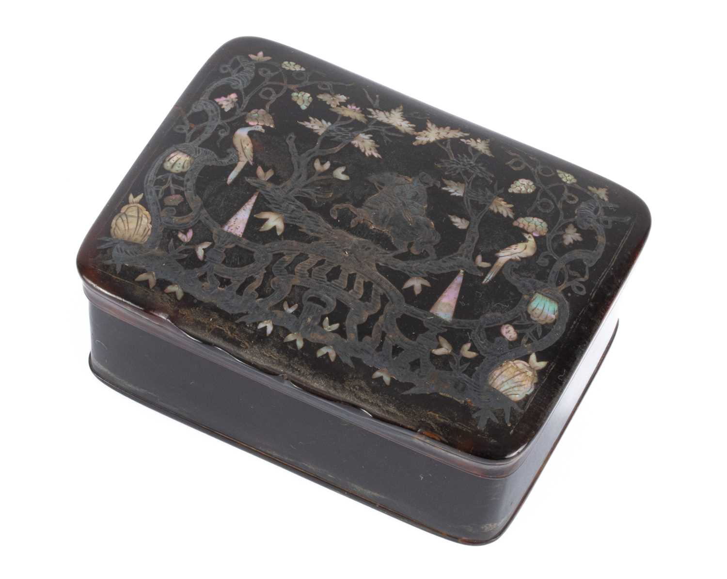 A George III silver and mother-of-pearl inlaid tortoiseshell snuff box - Image 2 of 6