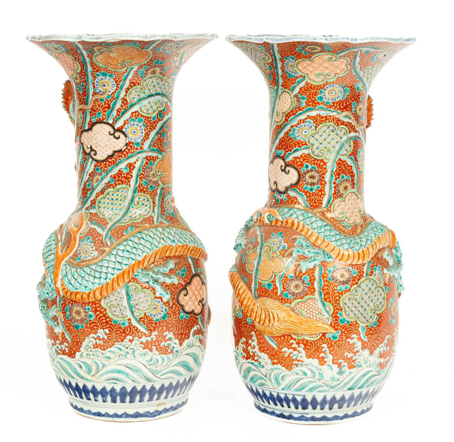 A pair of large Japanese Kutani vases - Image 5 of 10