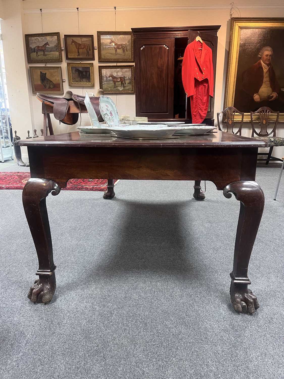A George II Irish mahogany library table - Image 18 of 23