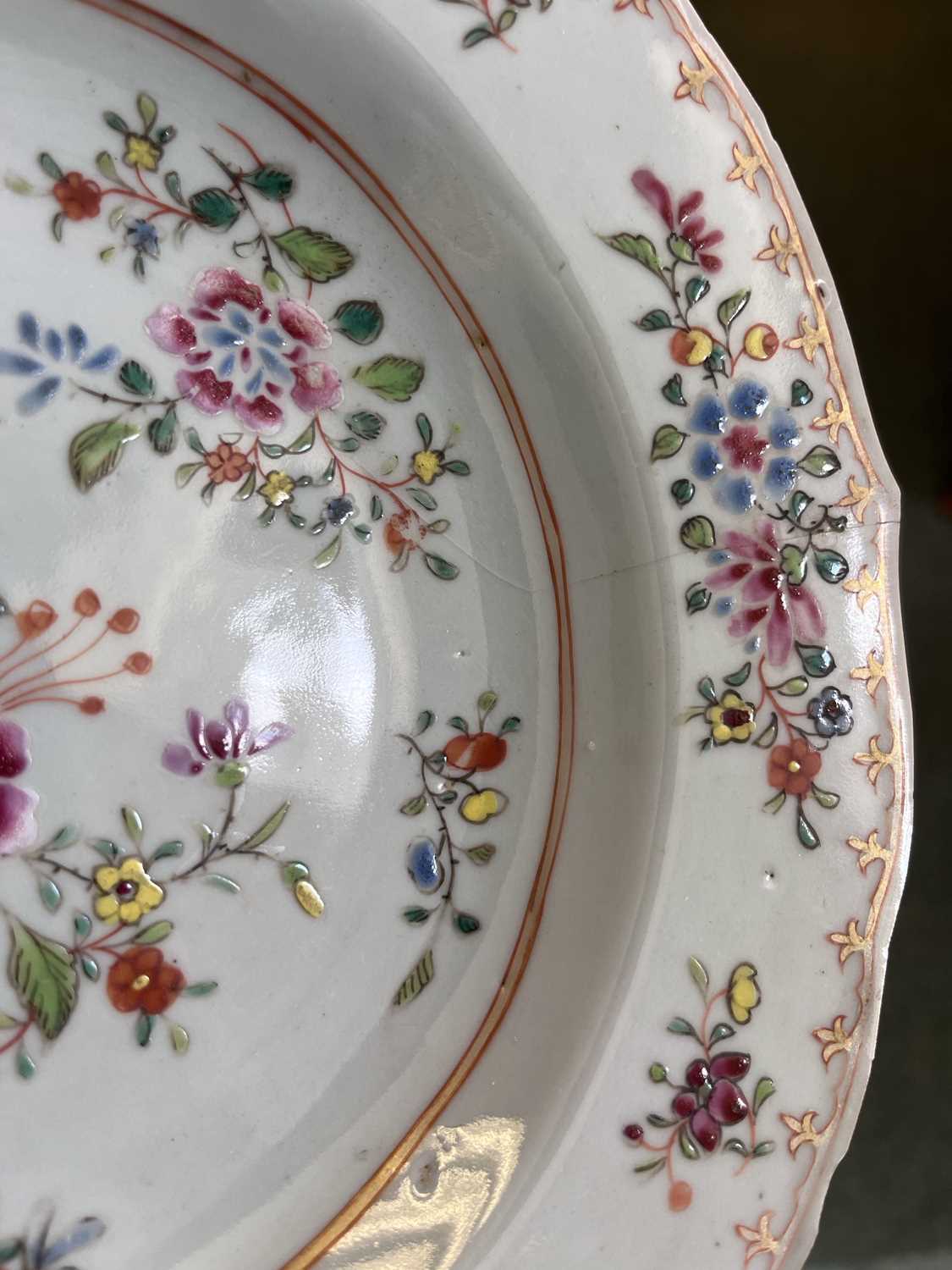 A pair of Chinese famille rose shallow bowls - Image 17 of 18