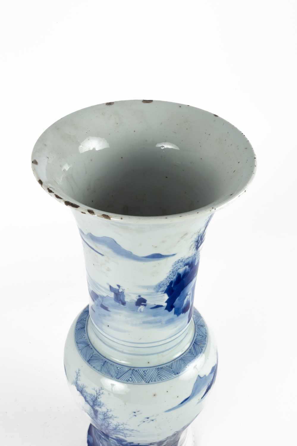 A Chinese blue and white Yen Yen vase - Image 5 of 14