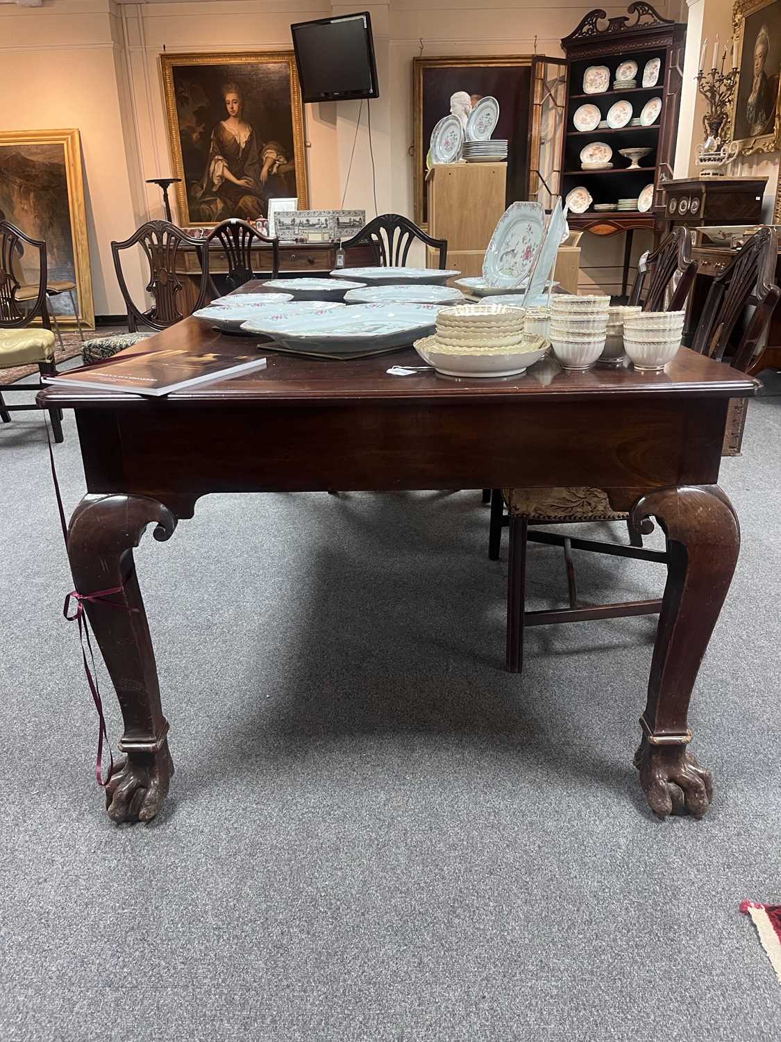 A George II Irish mahogany library table - Image 21 of 23