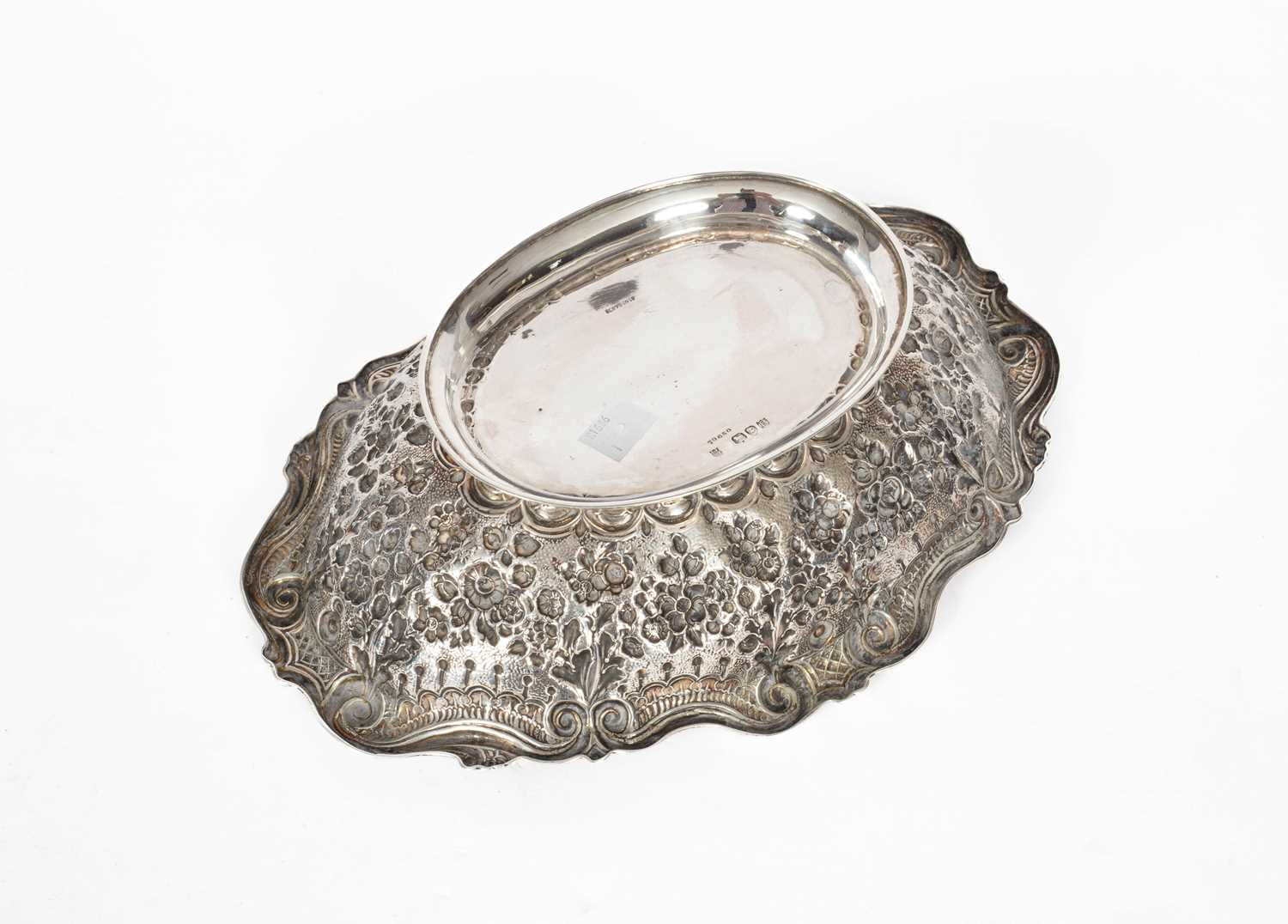 An oval silver dish - Image 3 of 4