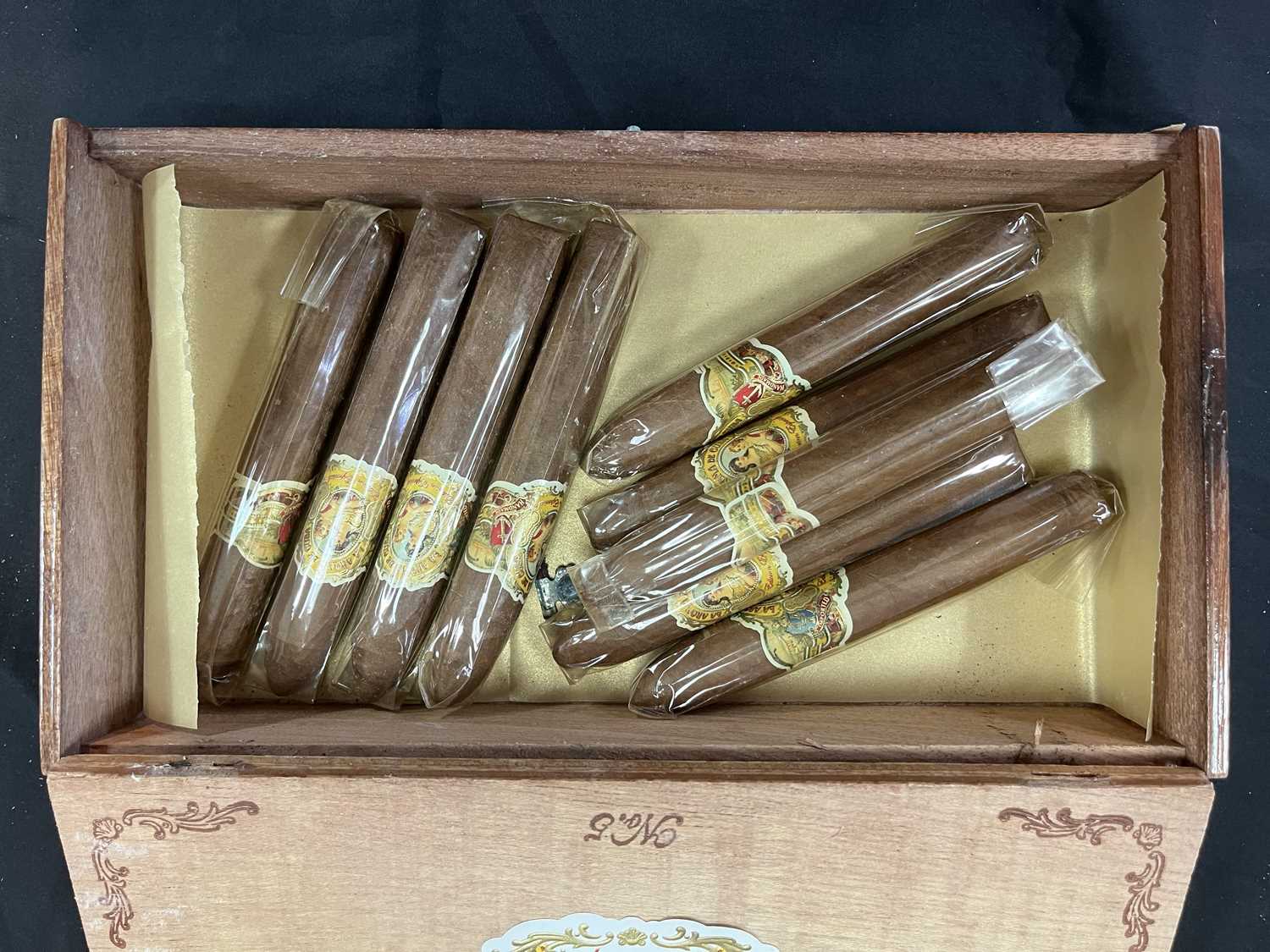 Cigars: A large quantity of cigars - Image 30 of 38