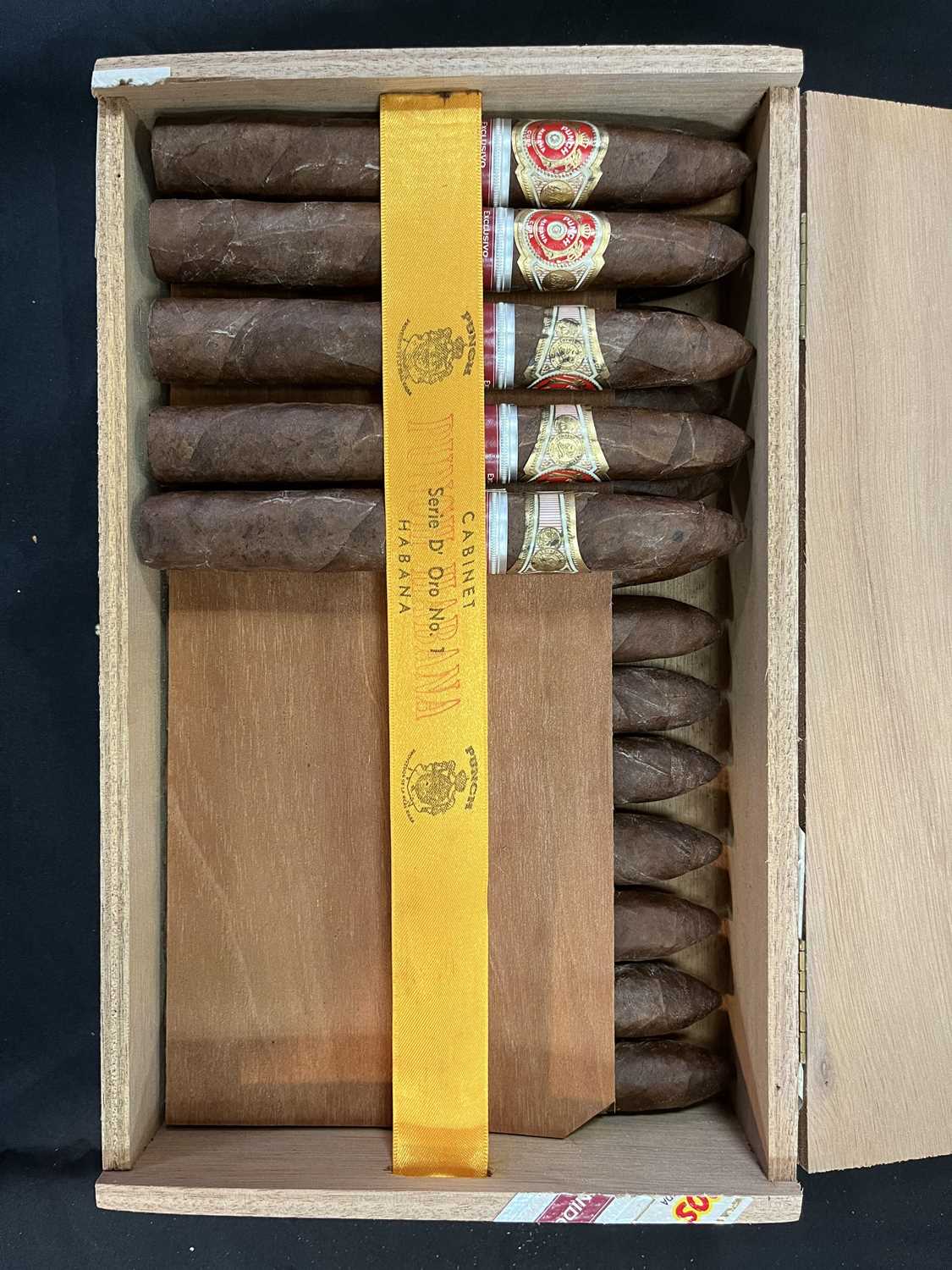 Cigars: A large quantity of cigars - Image 25 of 38