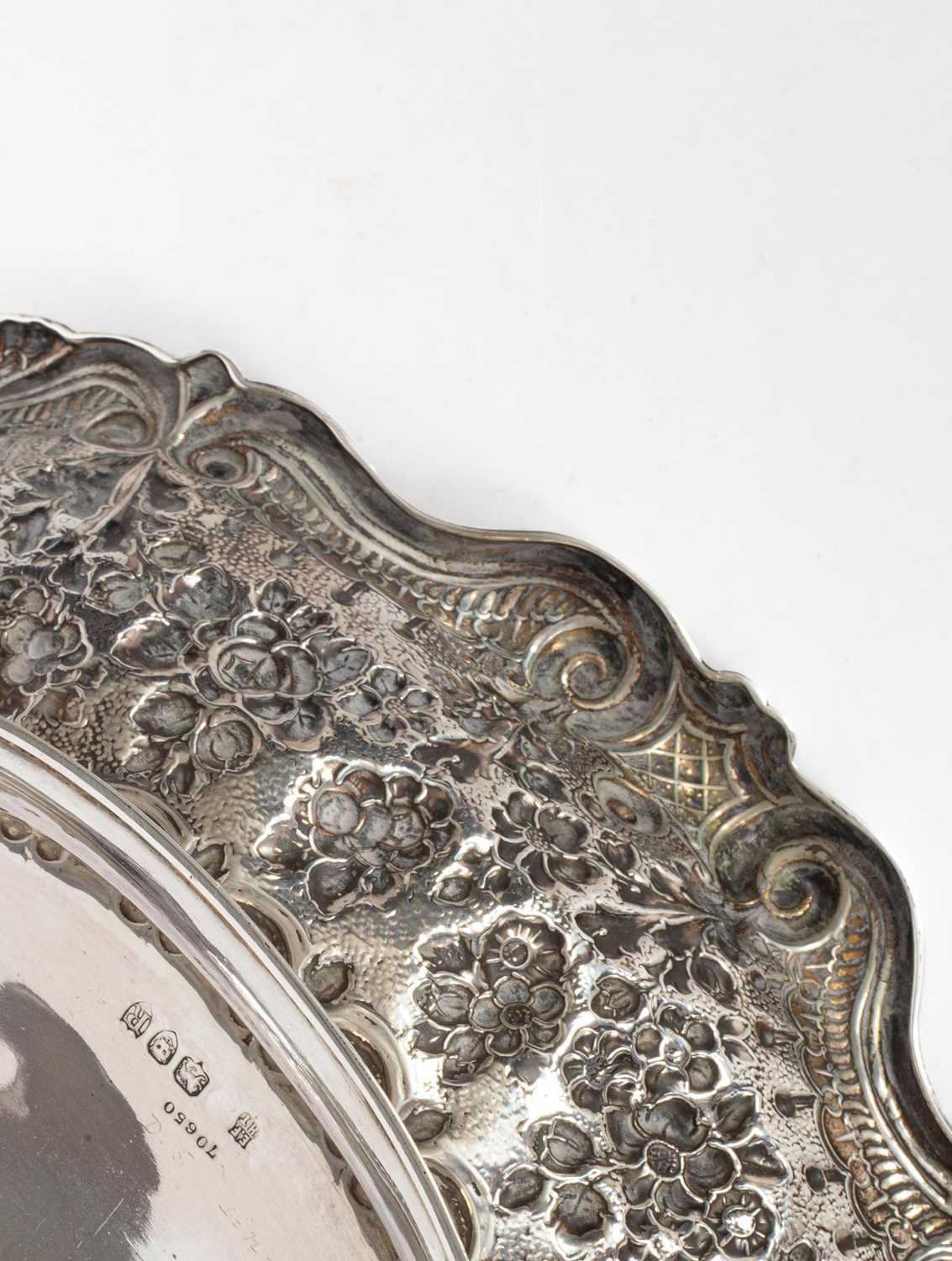 An oval silver dish - Image 4 of 4