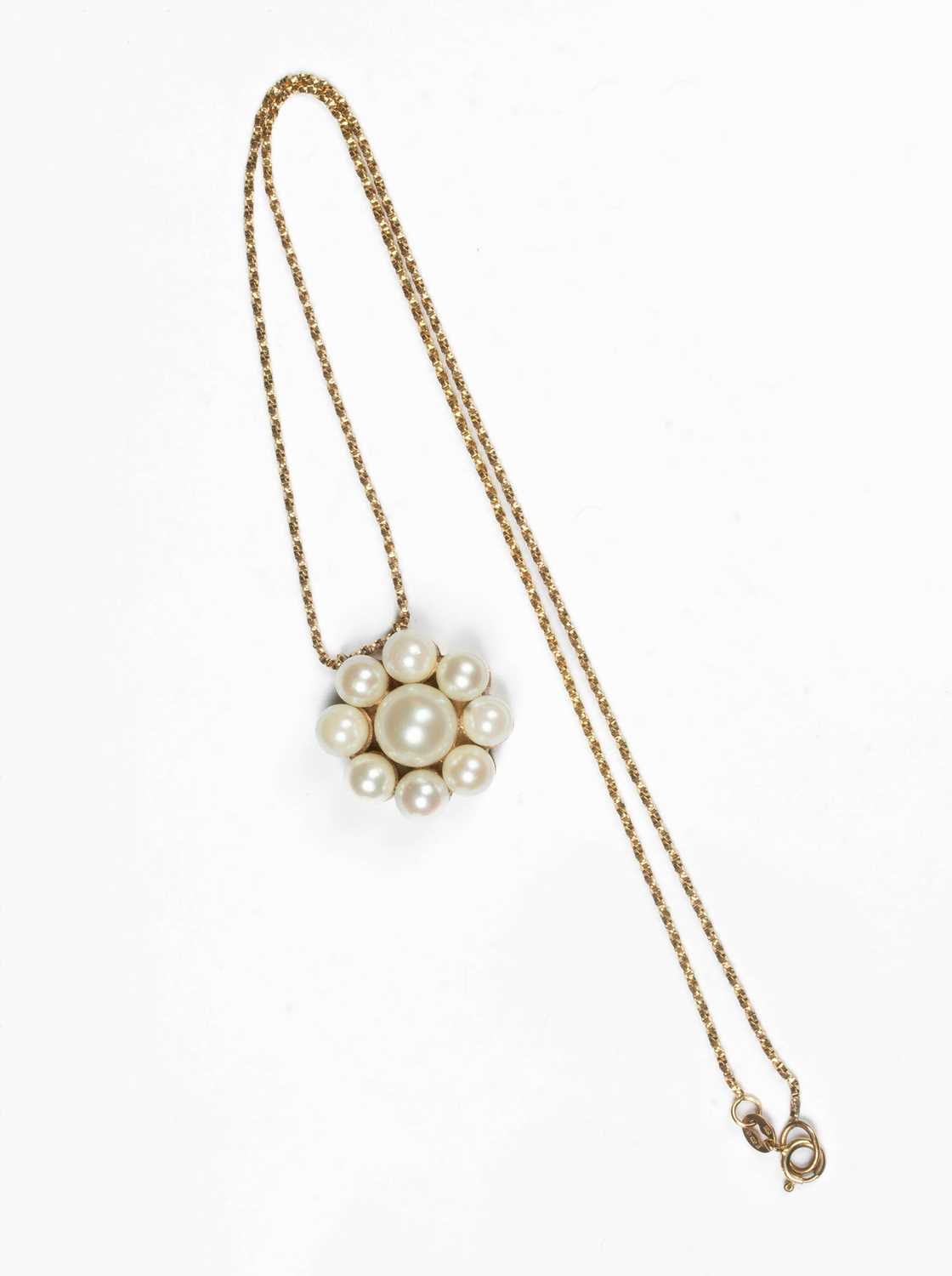 A 9ct gold and cultured pearl pendant necklace - Image 2 of 3