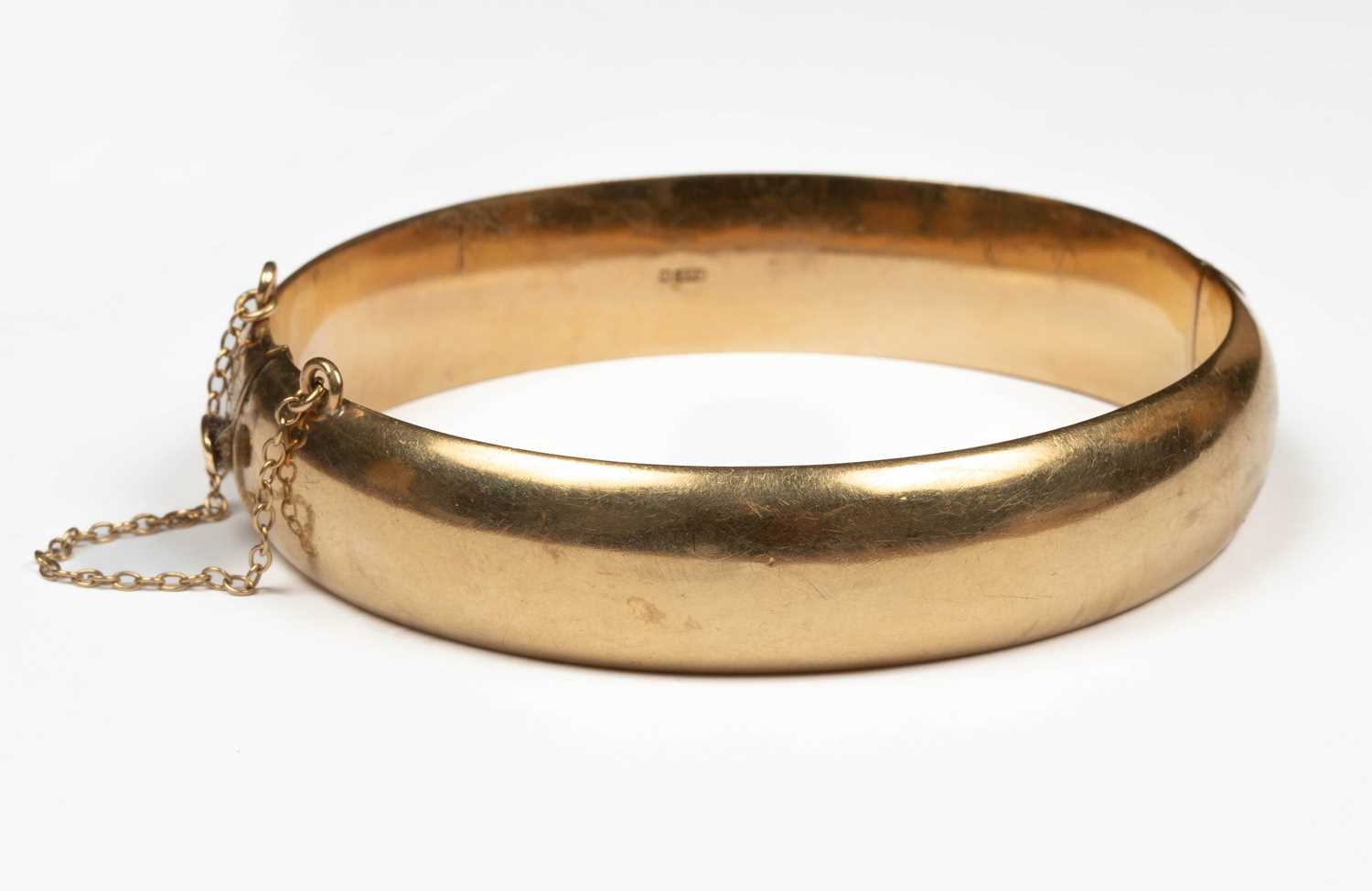 A Victorian 9ct gold hinged bangle - Image 3 of 4