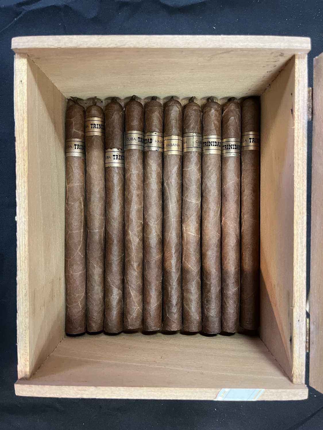 Cigars: A large quantity of cigars - Image 3 of 38