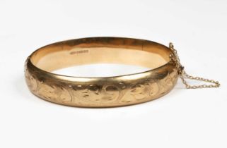 A Victorian 9ct gold hinged bangle