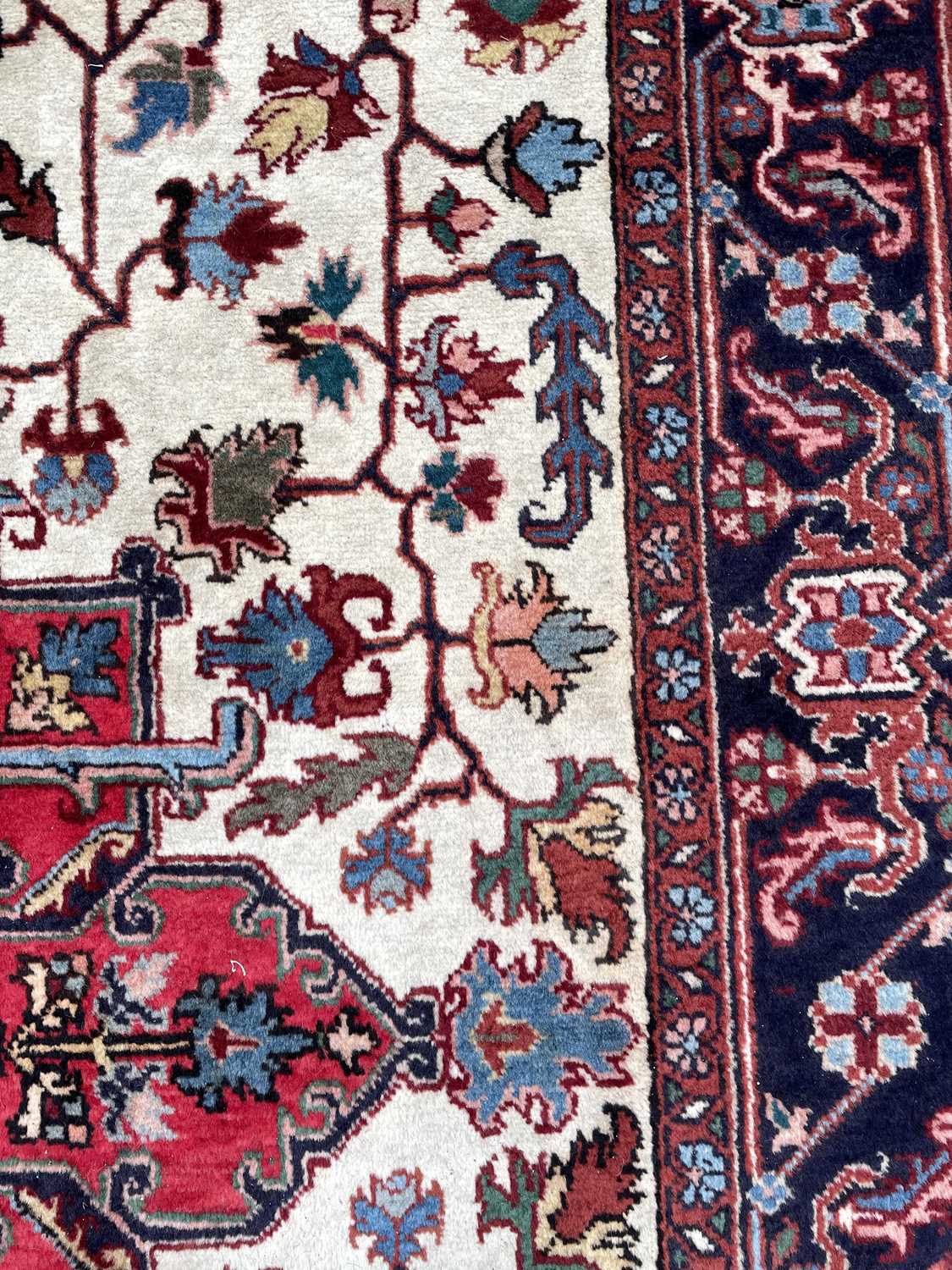 A Heriz rug - Image 9 of 17