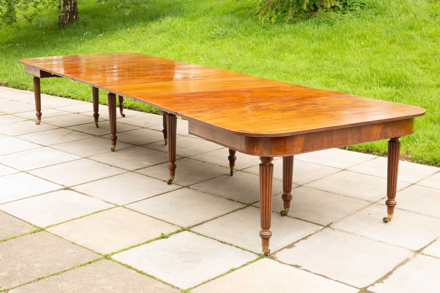 A Regency mahogany extending dining table