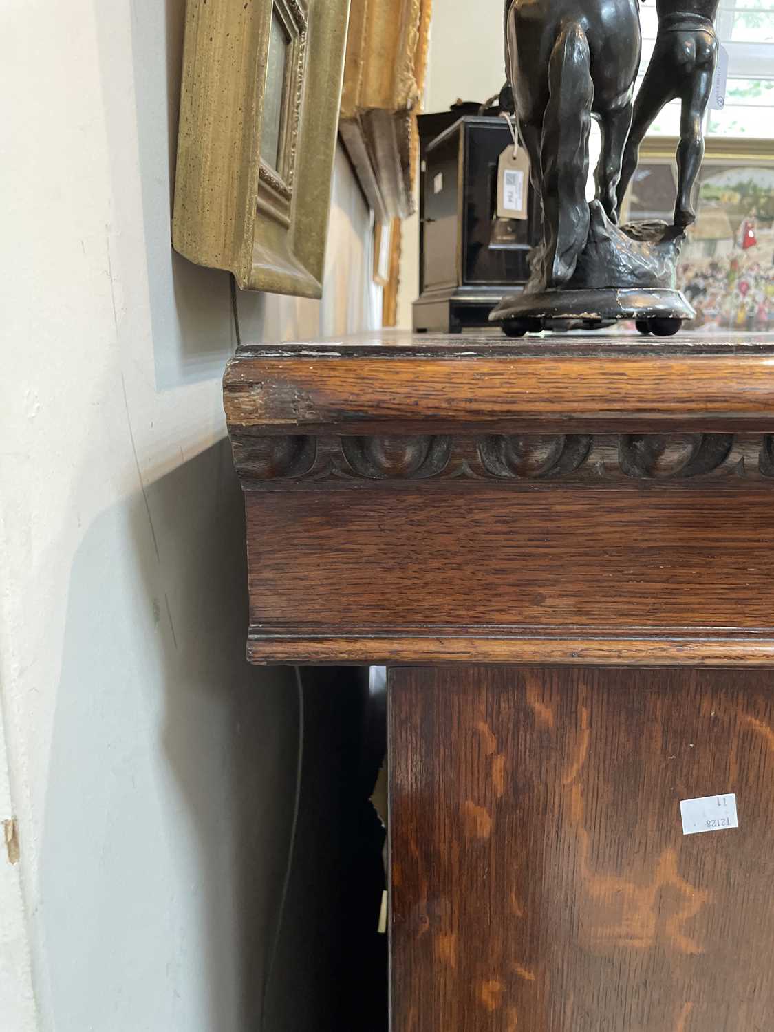 A Victorian oak dwarf bookcase - Image 2 of 9