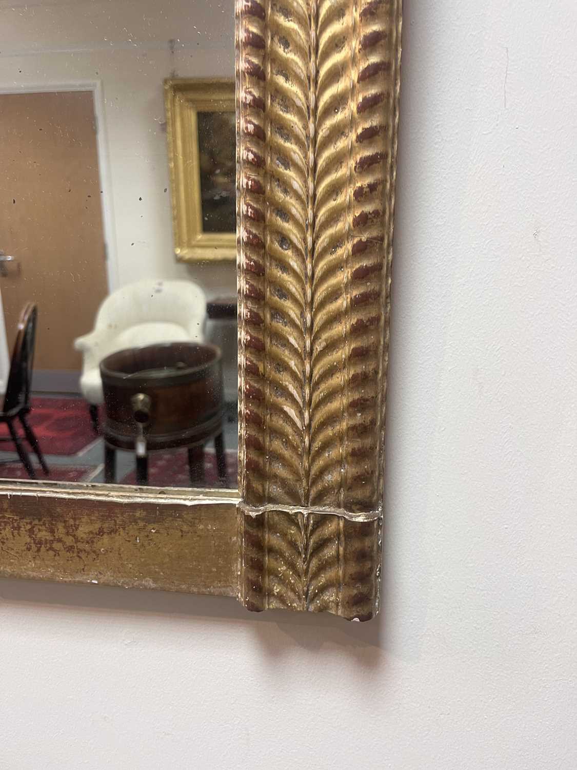 A gilt and gesso wall mirror - Image 9 of 9