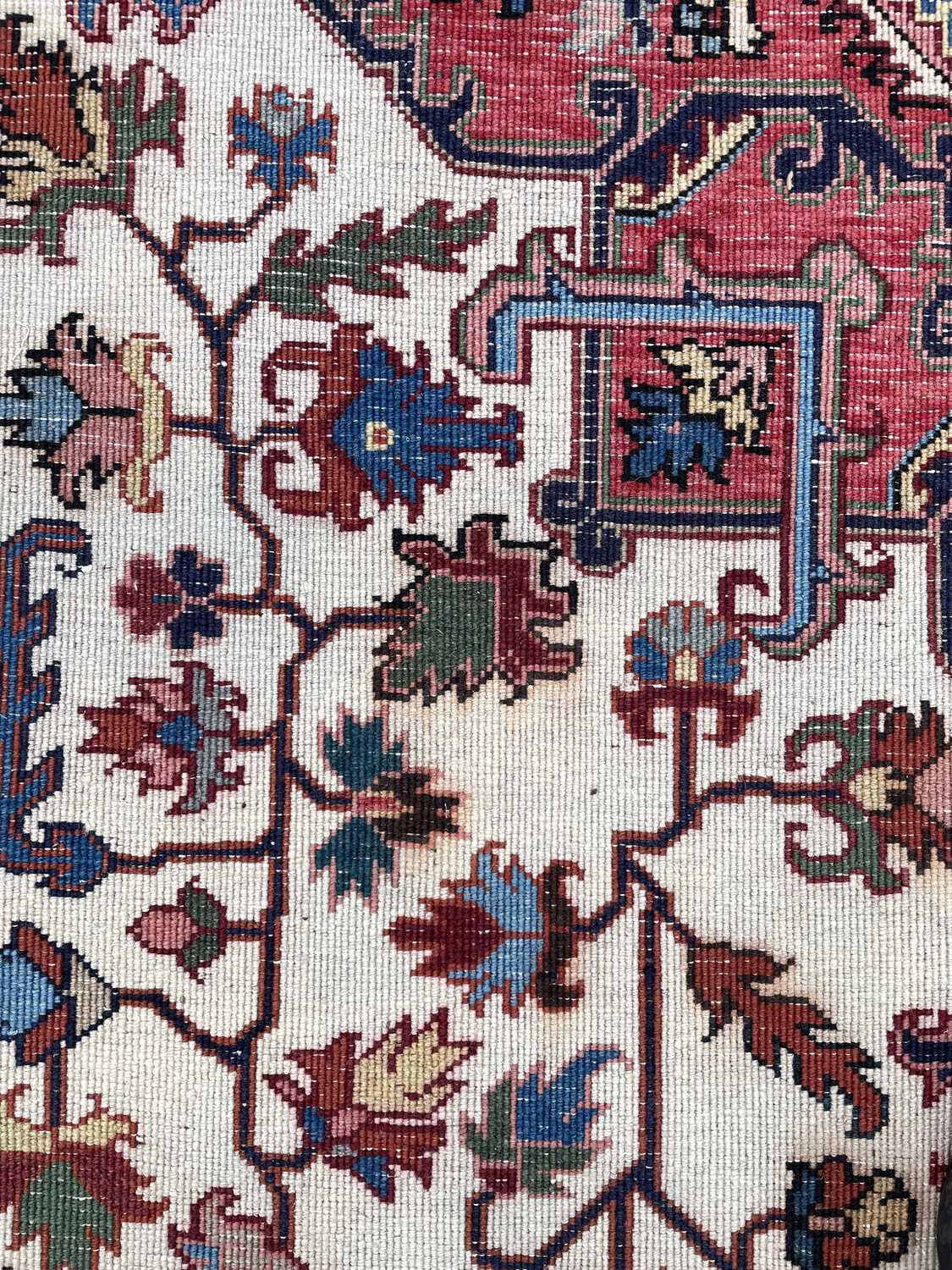 A Heriz rug - Image 10 of 17