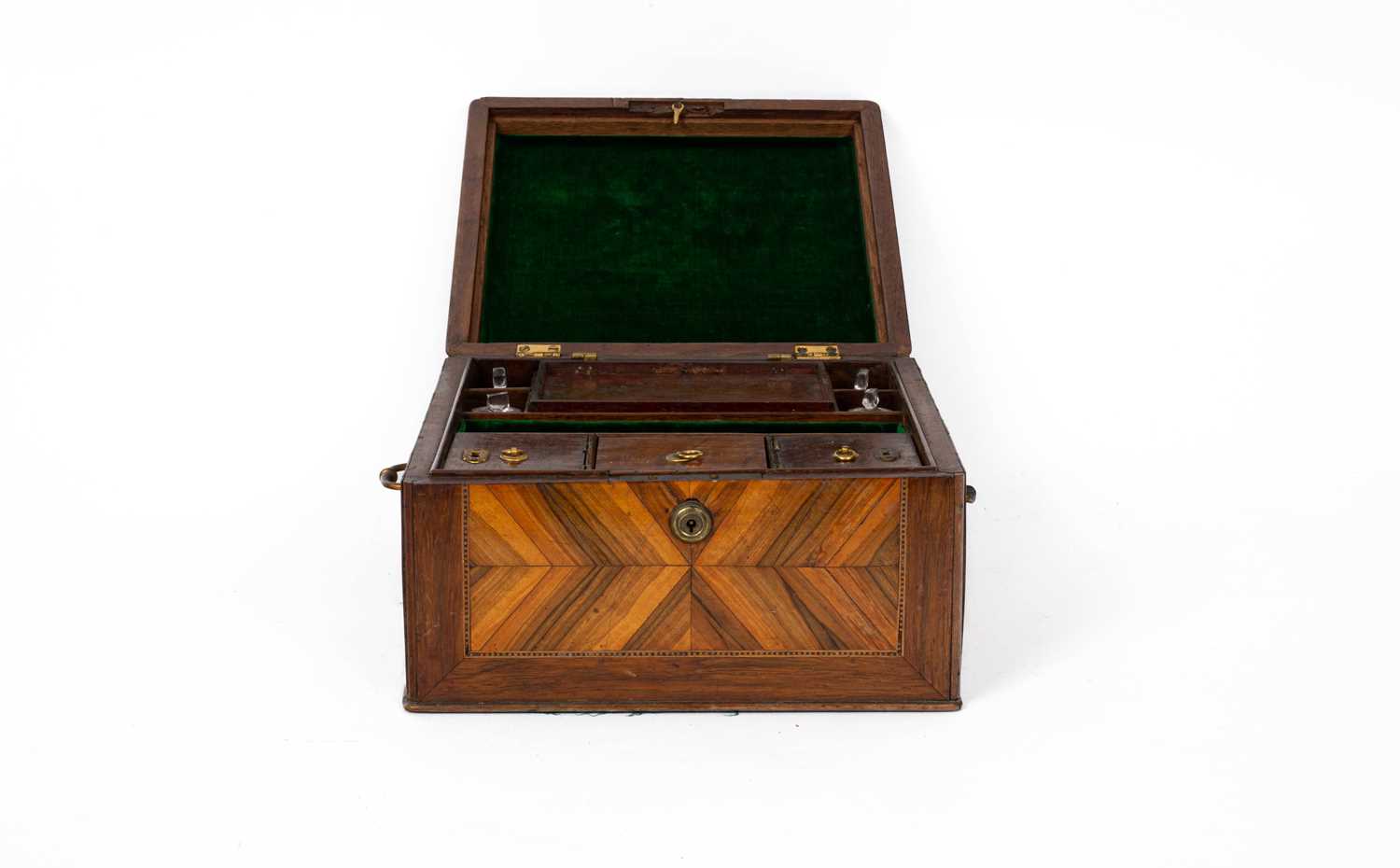 A 19th Century walnut and inlaid jewel and dressing case - Bild 2 aus 3