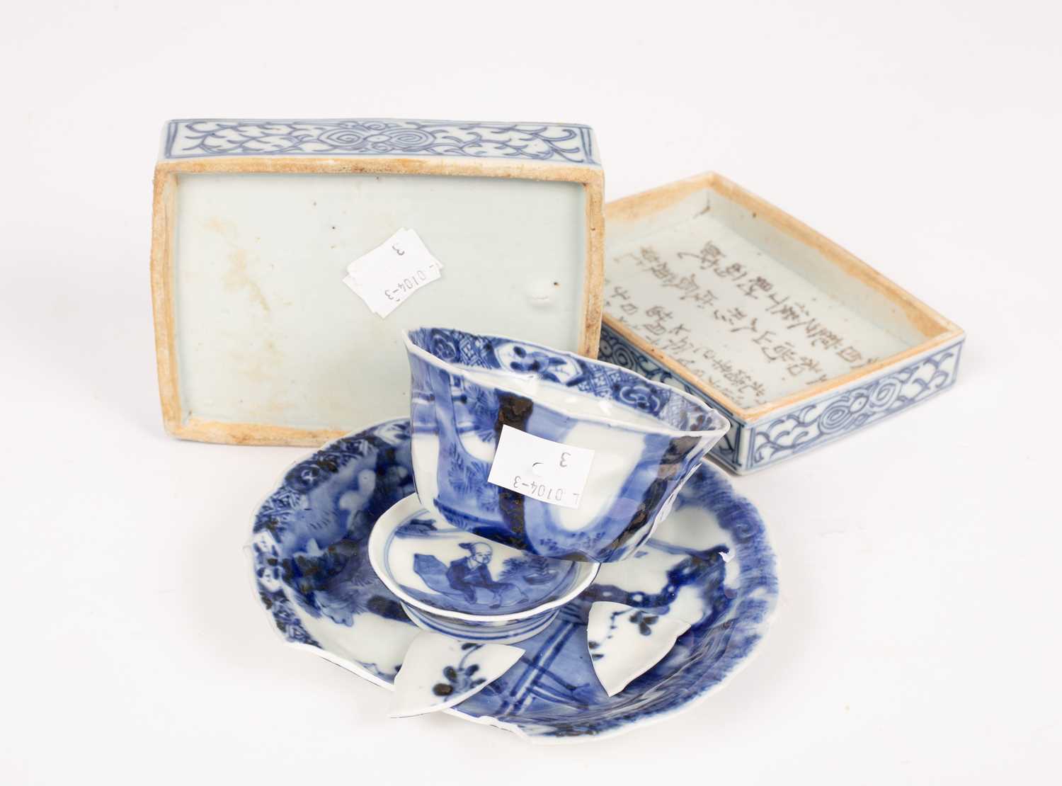A Chinese blue and white porcelain box and lid - Bild 4 aus 5